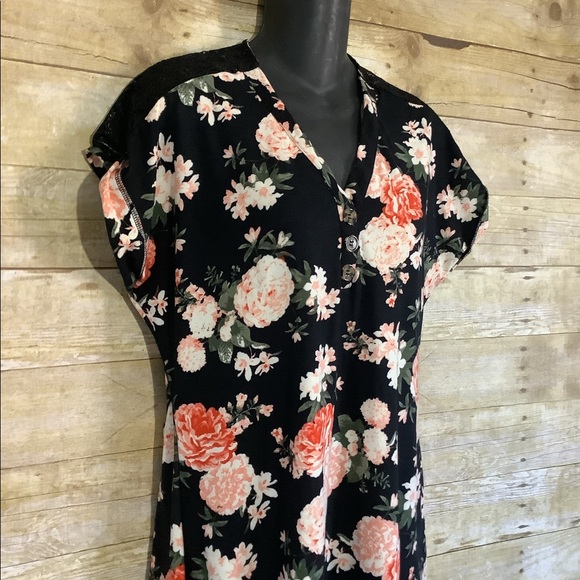 Women’s no boundaries floral dress NWT size Large - Picture 2 of 5